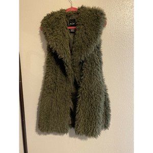 Me Jane Olive Faux Fur Shaggy Open Front Vest M
